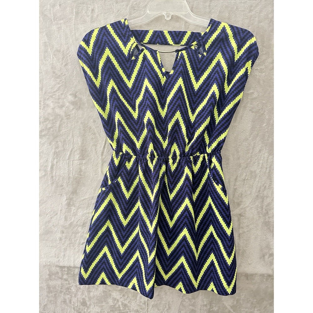 Charlotte Russe Dress M Purple Green Chevron Short Sleeve Keyhole Back‎ Pockets